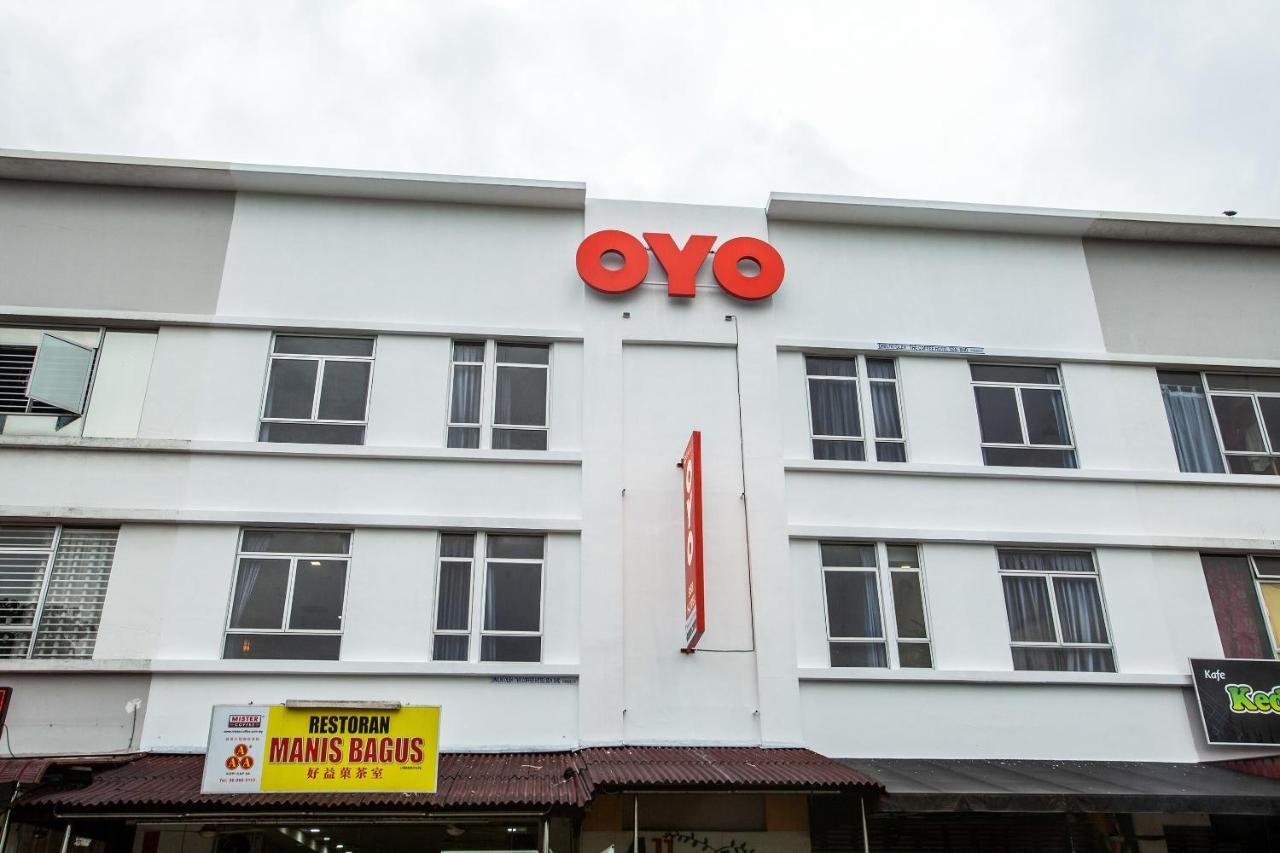Oyo 89631 988 Hotel