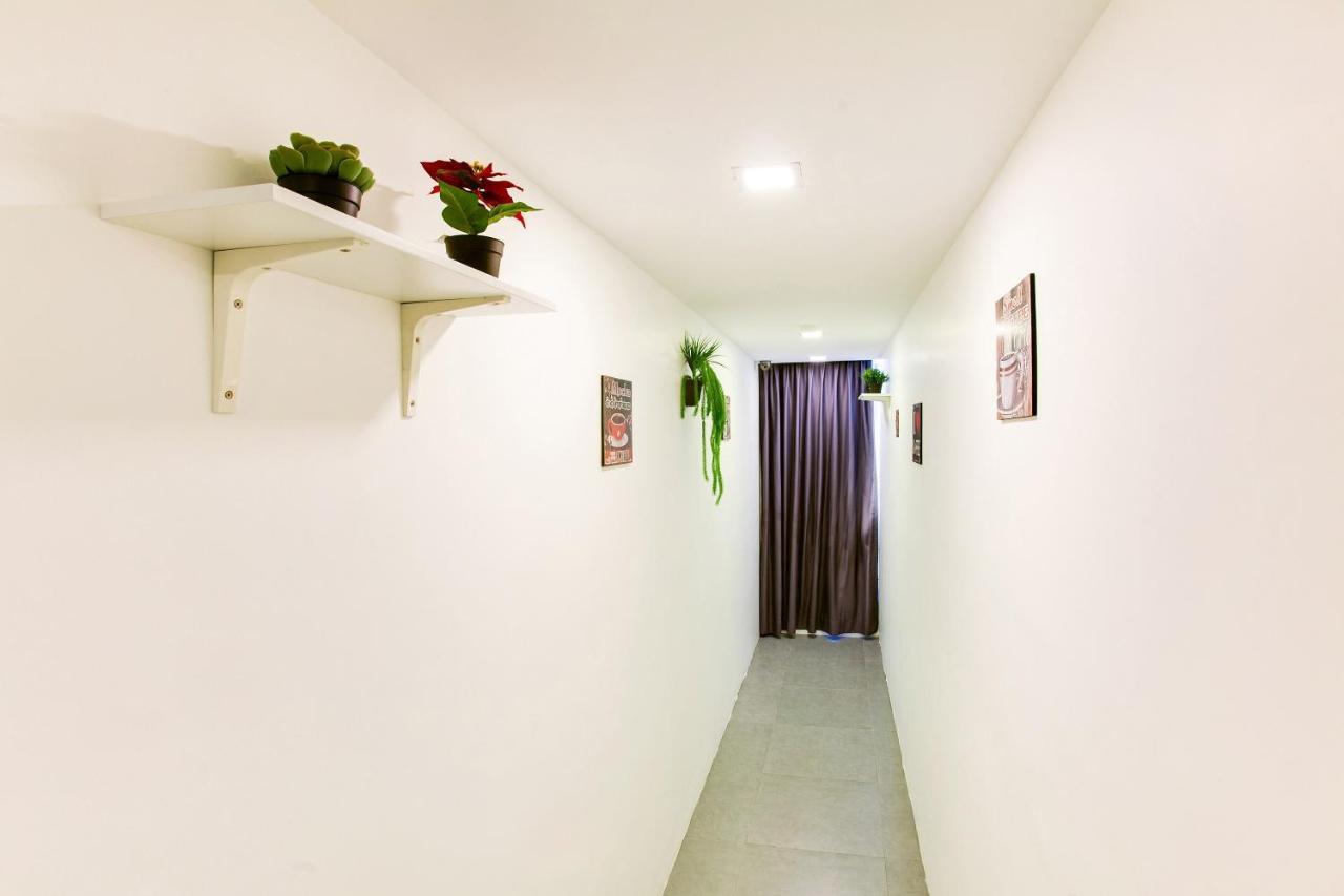 Oyo 89631 988 Hotel