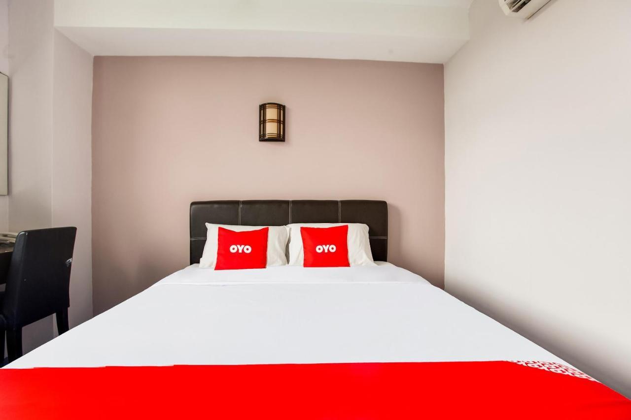 Oyo 89631 988 Hotel